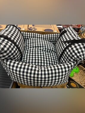 New in Box Black & White Gingham Pet Car Bed